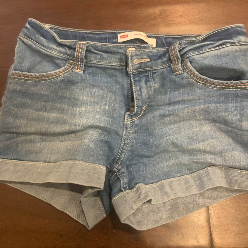 Girls Cuffed Levi's Shorts